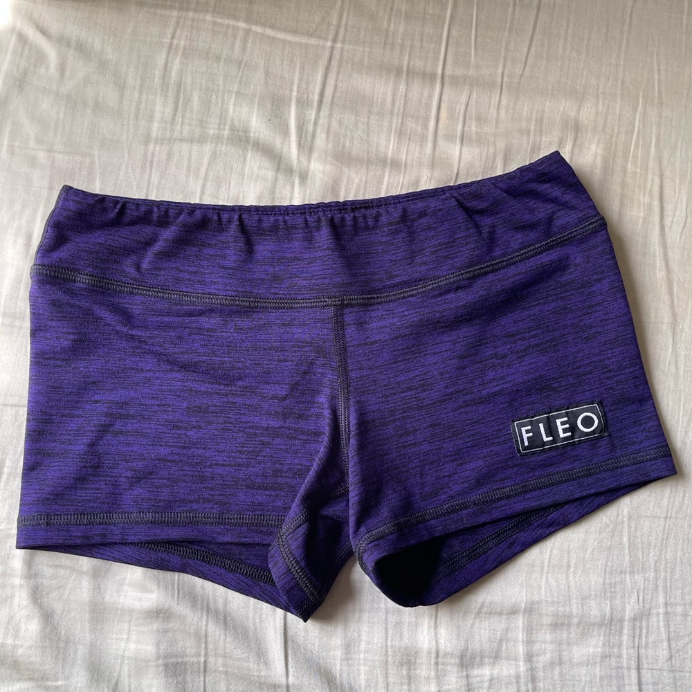FLEO violet black heather. 3.25 inseam small